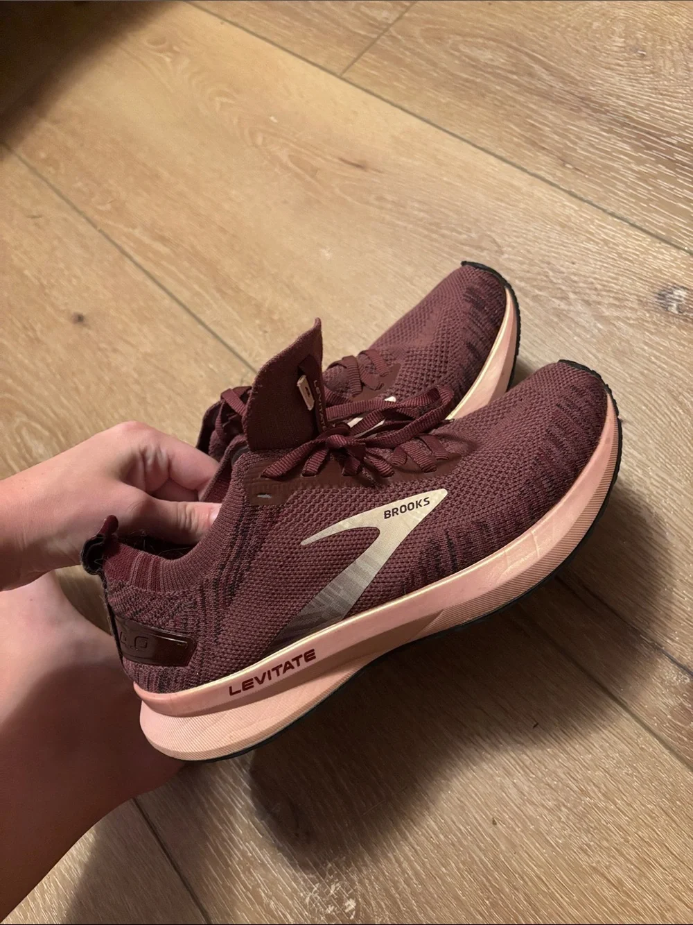 Brooks Levitate Women's Running Shoe - Burgundy with Pink Midsole